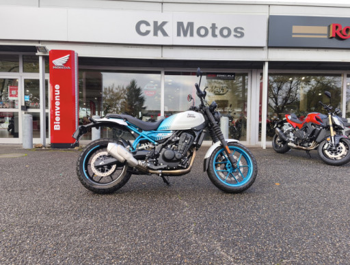 ROYAL ENFIELD GUERILLA 450 COLORIS BLANC ET BLEU