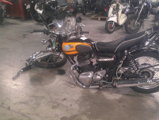 KAWASAKI W 800 ACCIDENTE RSV N°22465