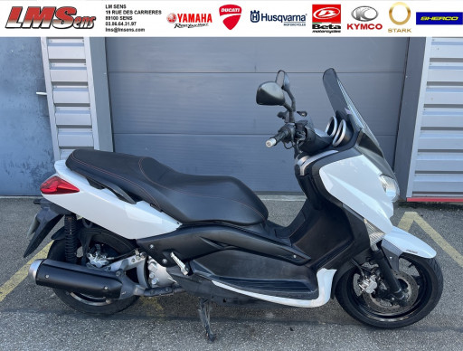 YAMAHA X-MAX 250