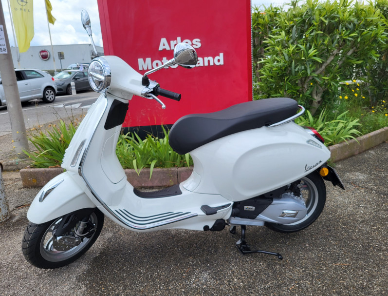VESPA PRIMAVERA 125 euro 5 blanc