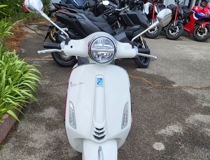 VESPA PRIMAVERA 125 euro 5 blanc