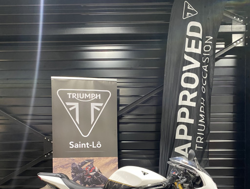 TRIUMPH SPEED TRIPLE 1200 RR