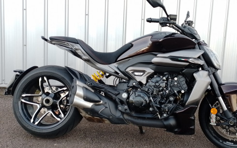 DUCATI X DIAVEL V4