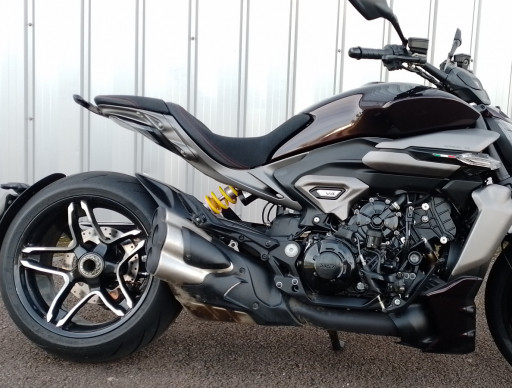 DUCATI X DIAVEL V4