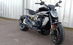 DUCATI X DIAVEL V4