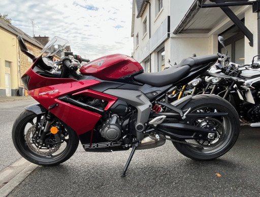 TRIUMPH 	DAYTONA 660