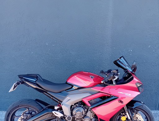 TRIUMPH 	DAYTONA 660