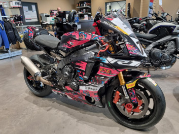 YAMAHA  R1