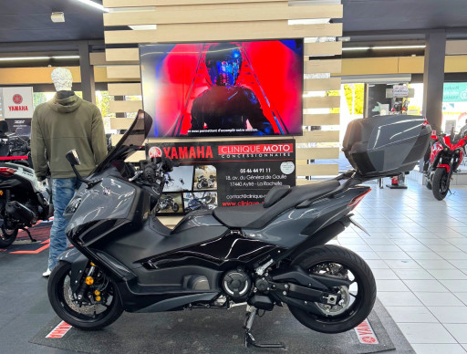 YAMAHA TMAX 560 TECH MAX 1ERE MAIN GARANTIE