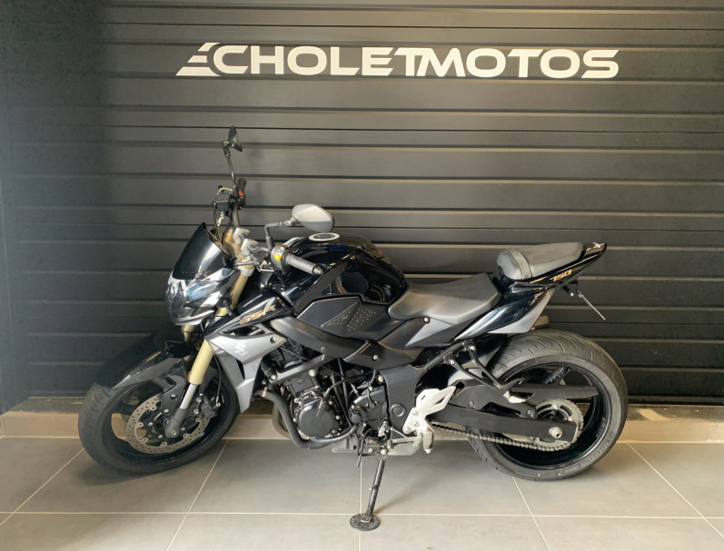 SUZUKI GSR 750