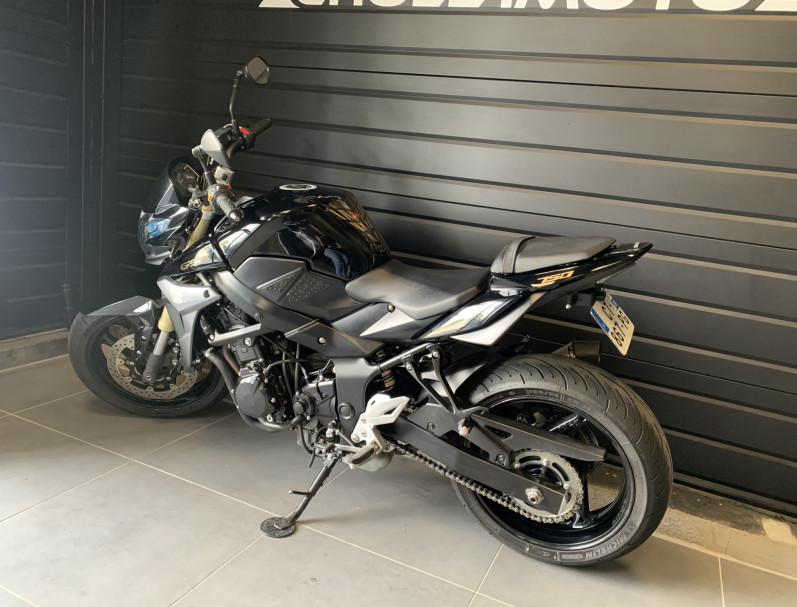 SUZUKI GSR 750