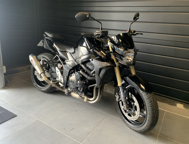 SUZUKI GSR 750