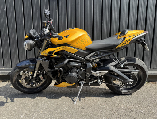 TRIUMPH STREET TRIPLE 765 RS - Cosmic Yellow