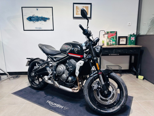 TRIUMPH TRIDENT 660