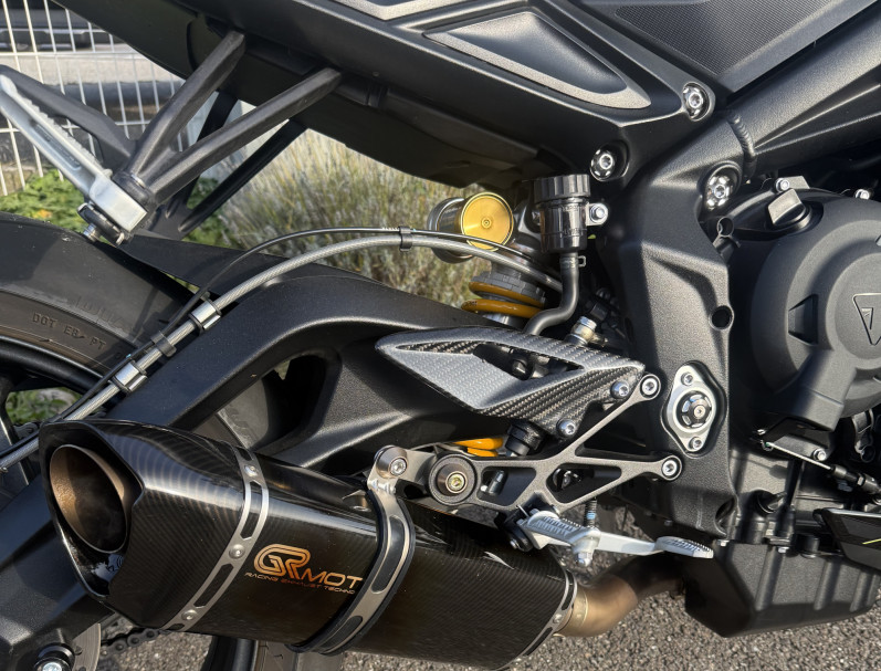 TRIUMPH STREET TRIPLE 765 RS