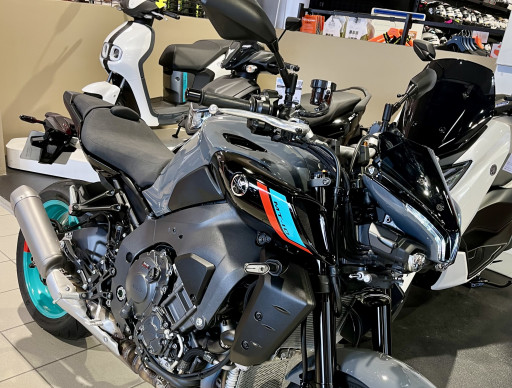 YAMAHA MT-10