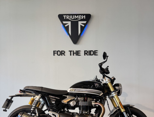 TRIUMPH SPEED TWIN 1200 rs pour 271€/mois chez Triumph Agen