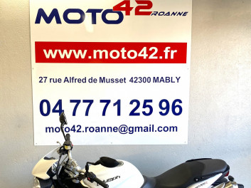 TRIUMPH STREET TRIPLE 675 R