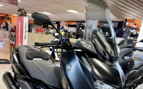 YAMAHA XMAX 300 Tech Max