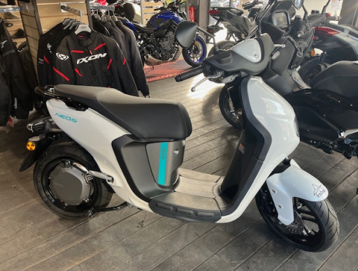 YAMAHA NEO