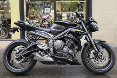 TRIUMPH STREET TRIPLE 765 RS