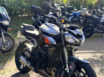 TRIUMPH STREET TRIPLE 765 RS
