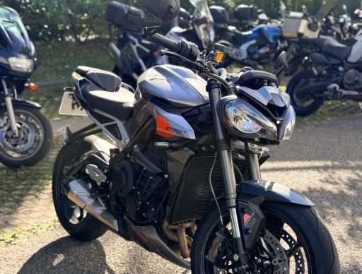 TRIUMPH STREET TRIPLE 765 RS