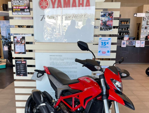 DUCATI HYPERMOTARD 821