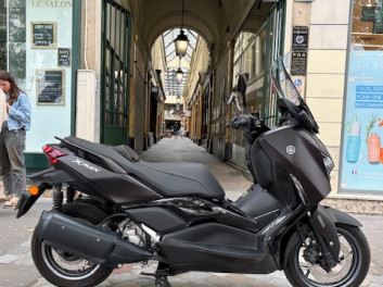 YAMAHA XMAX 300 Tech Max