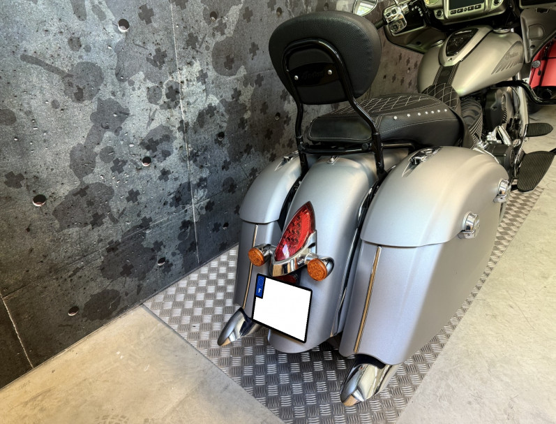 INDIAN CHIEFTAIN 1811 VANCE & HINES