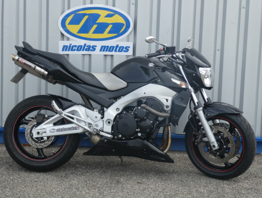 SUZUKI GSR 600