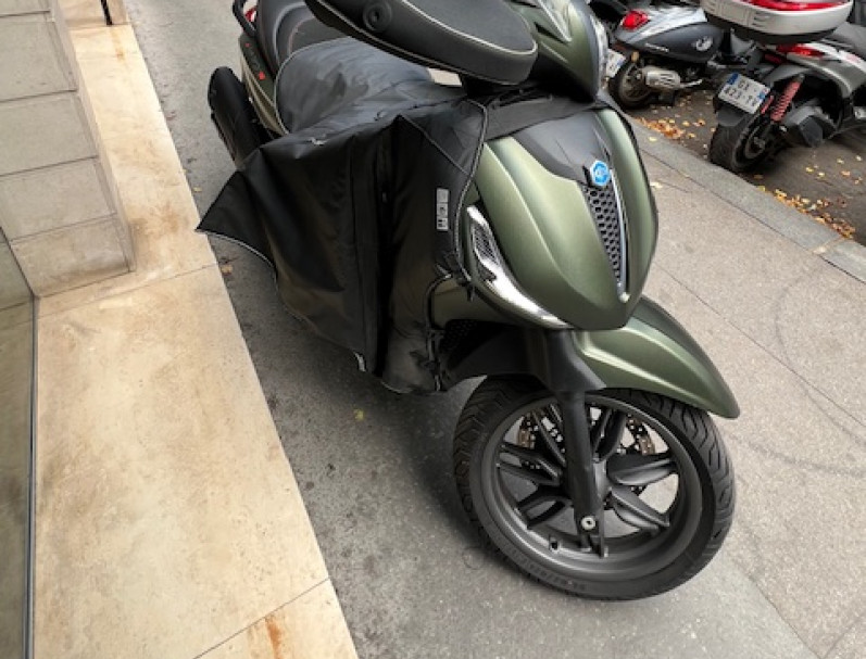 PIAGGIO BEVERLY S 400 ETAT NEUF SUR ÉQUIPÉ GARANTIE CONSTRUCTEUR