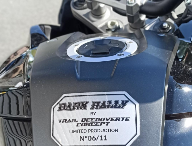 SUZUKI DL 1050 V STROM DARK RALLY N°6/11