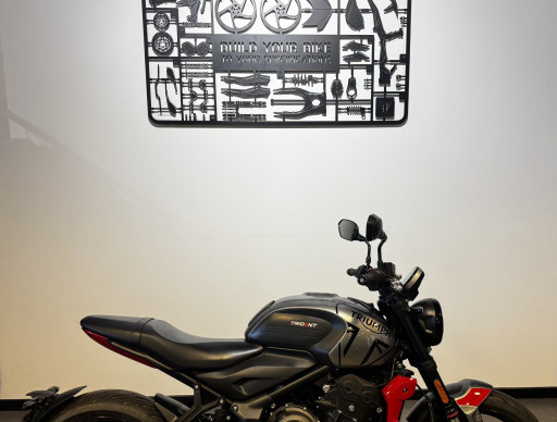 TRIUMPH TRIDENT 660