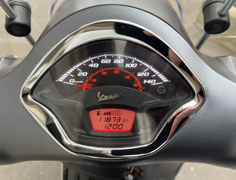 VESPA GTS 300 SPORT GRIS MAT 1ER MAIN 