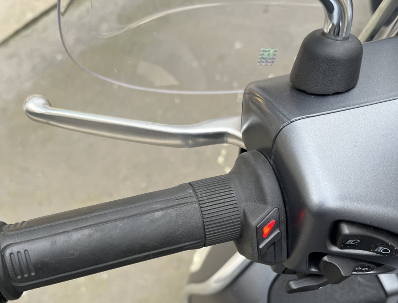 VESPA GTS 300 SPORT GRIS MAT 1ER MAIN 