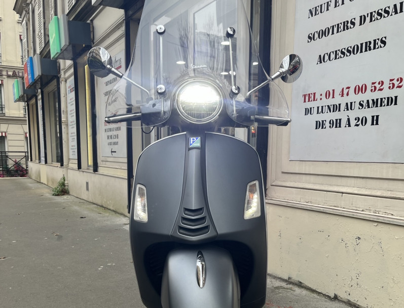 VESPA GTS 300 SPORT GRIS MAT 1ER MAIN 