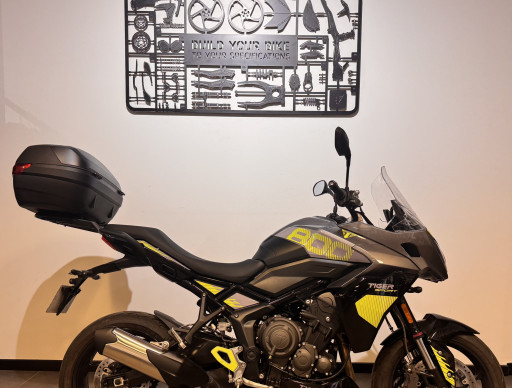 TRIUMPH TIGER 800