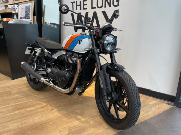 TRIUMPH SPEED TWIN 900 - BRIDEE A2 - 1000 KMS - FEVRIER 2025