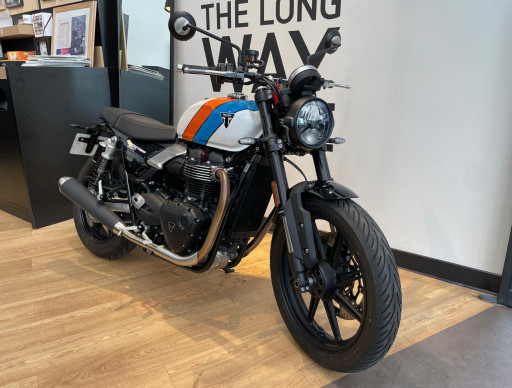 TRIUMPH SPEED TWIN 900 - BRIDEE A2 - 1000 KMS - FEVRIER 2025