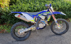 ENDURO SHERCO SEF-R 300 FACTORY 2022 MOTORS 54 à partir de 165.18€/ mois sur 60 mois 