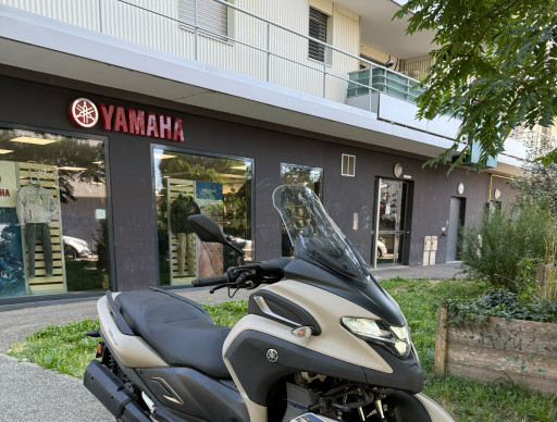 YAMAHA TRICITY 300