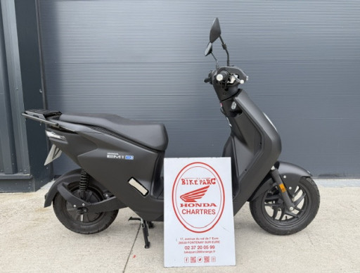 EM1