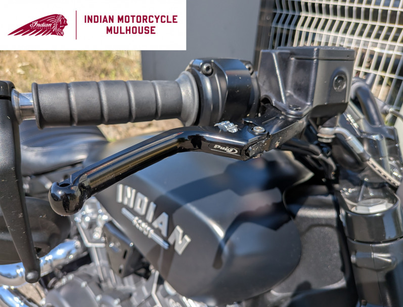 INDIAN SCOUT BOBBER STAGE 1 1ERE MAIN JEKILL AND HYDE