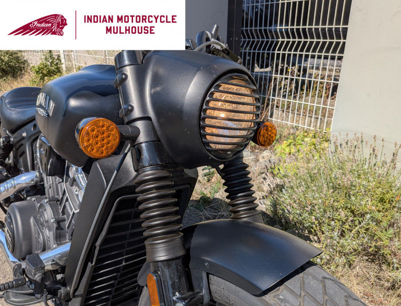 INDIAN SCOUT BOBBER STAGE 1 1ERE MAIN JEKILL AND HYDE