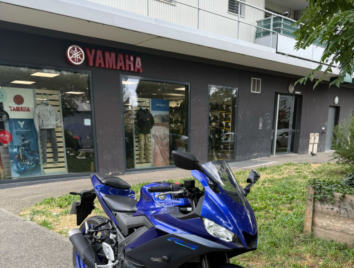 YAMAHA YZF-R3