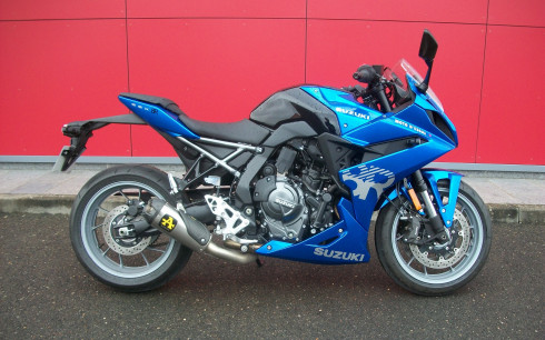 SUZUKI GSX-8R