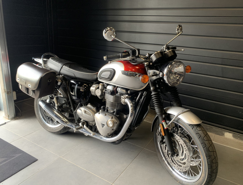 TRIUMPH BONNEVILLE T120