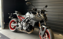 SUZUKI GSX-8S