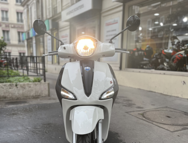 PIAGGIO LIBERTY S 125 Iget BLANC - 1ER MAIN